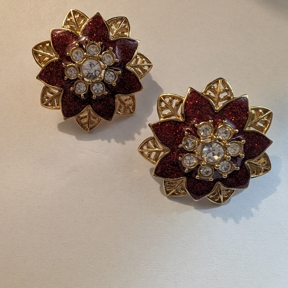 Vintage Poinsettia Enamel Rhinestone Cutout Gold Tone Earrings - Picture 9 of 11